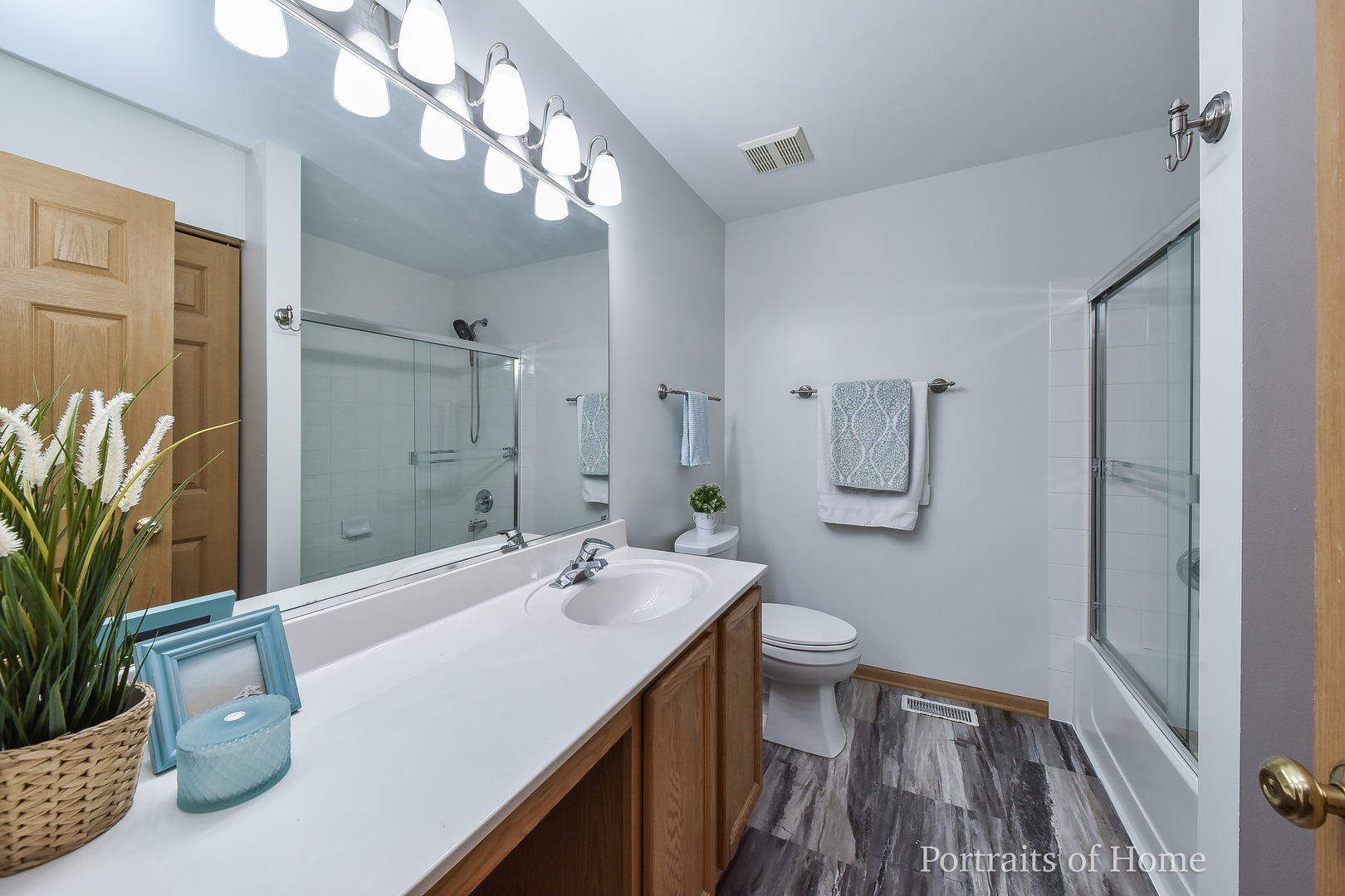 2578 Golf Ridge Circle Naperville, IL 60563 - Photo 8 of 12 a bathroom with a sink a toilet and shower