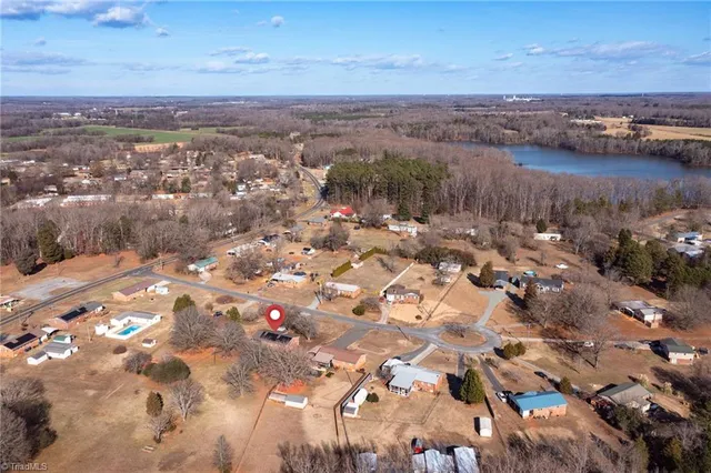 $260,000 | 176 Terrace Lane, Lexington, NC 27292