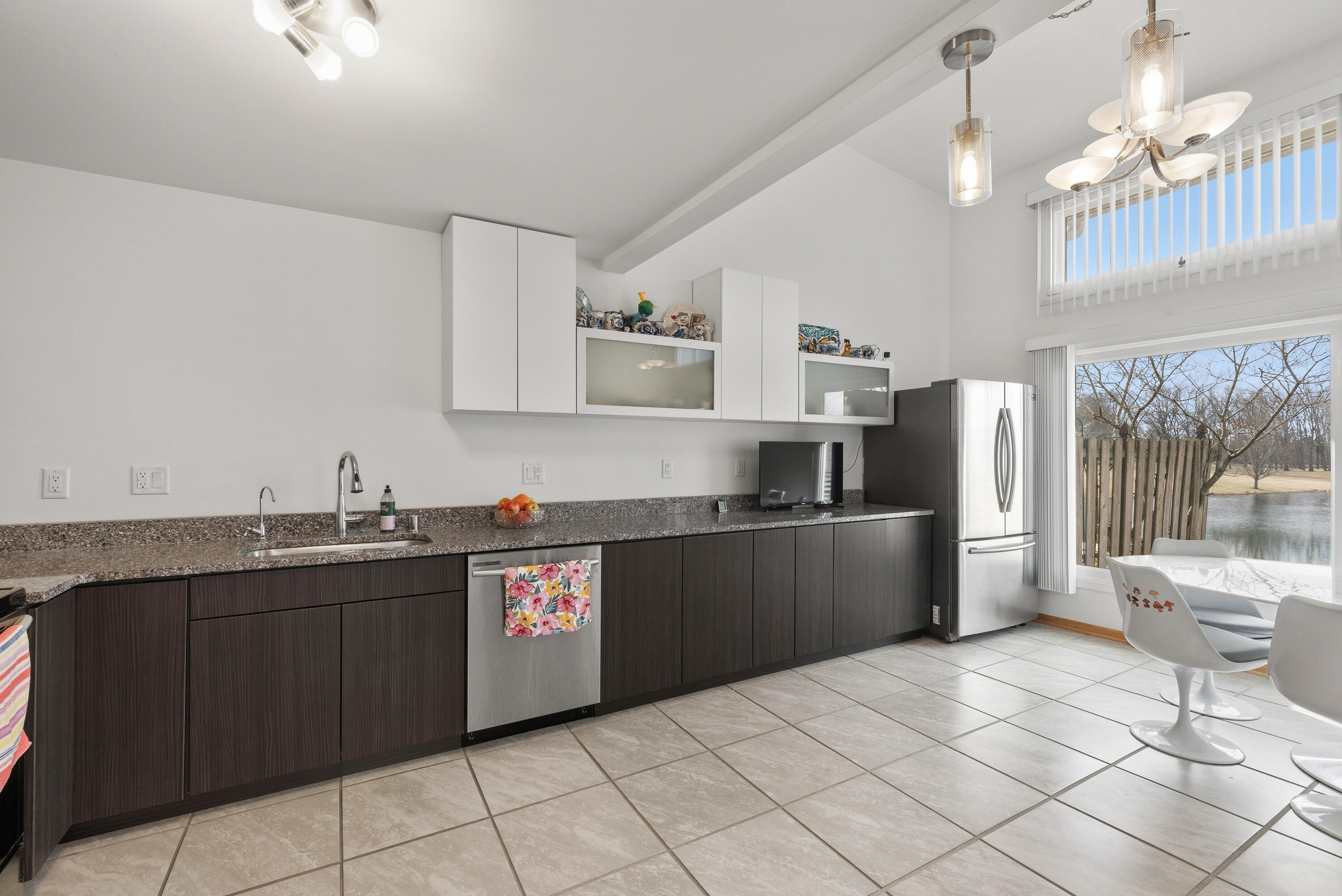 12975 North Colony Drive Mequon, WI 53097 - Photo 11 of 36 Kitchen