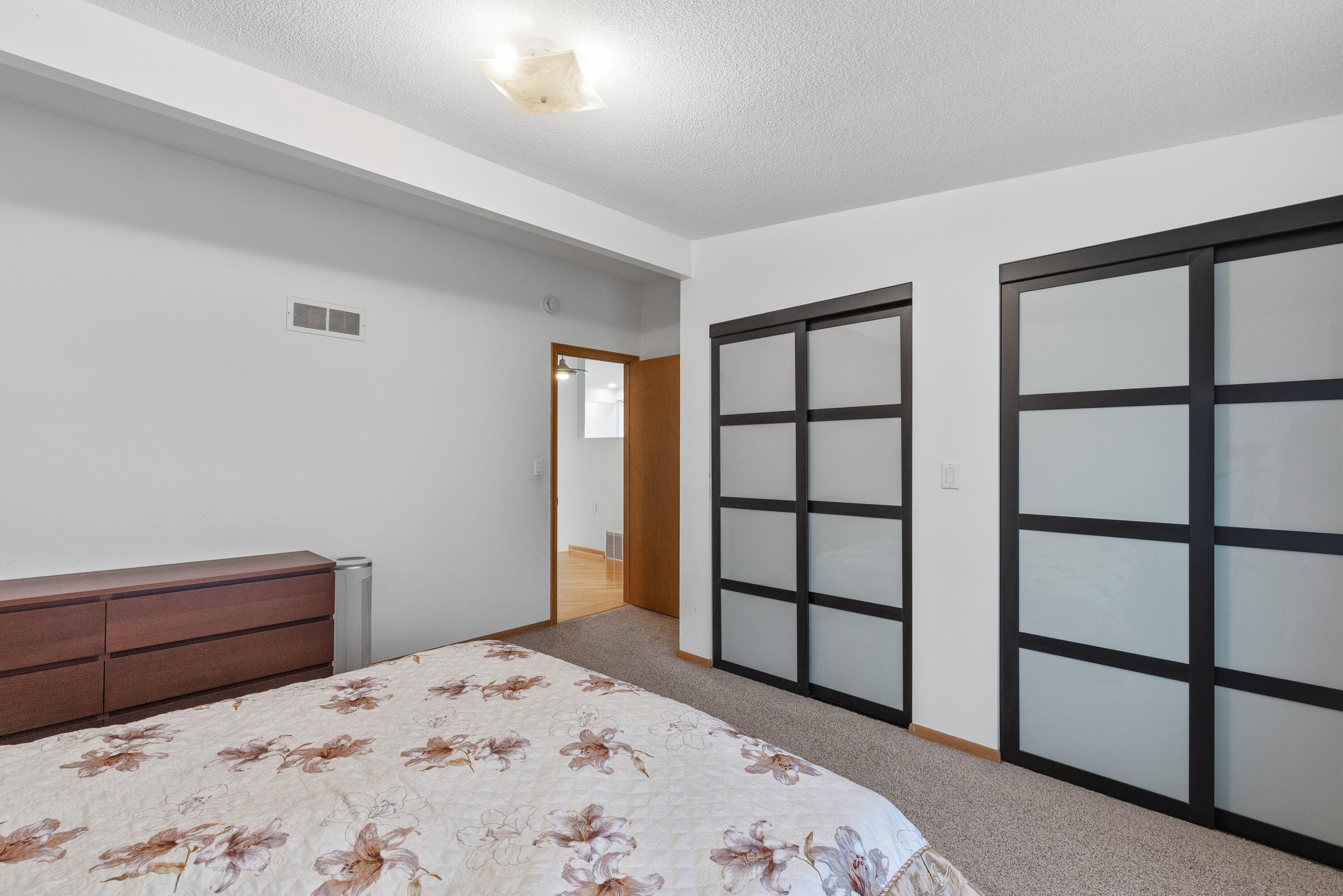 12975 North Colony Drive Mequon, WI 53097 - Photo 21 of 36 Primary Bedroom