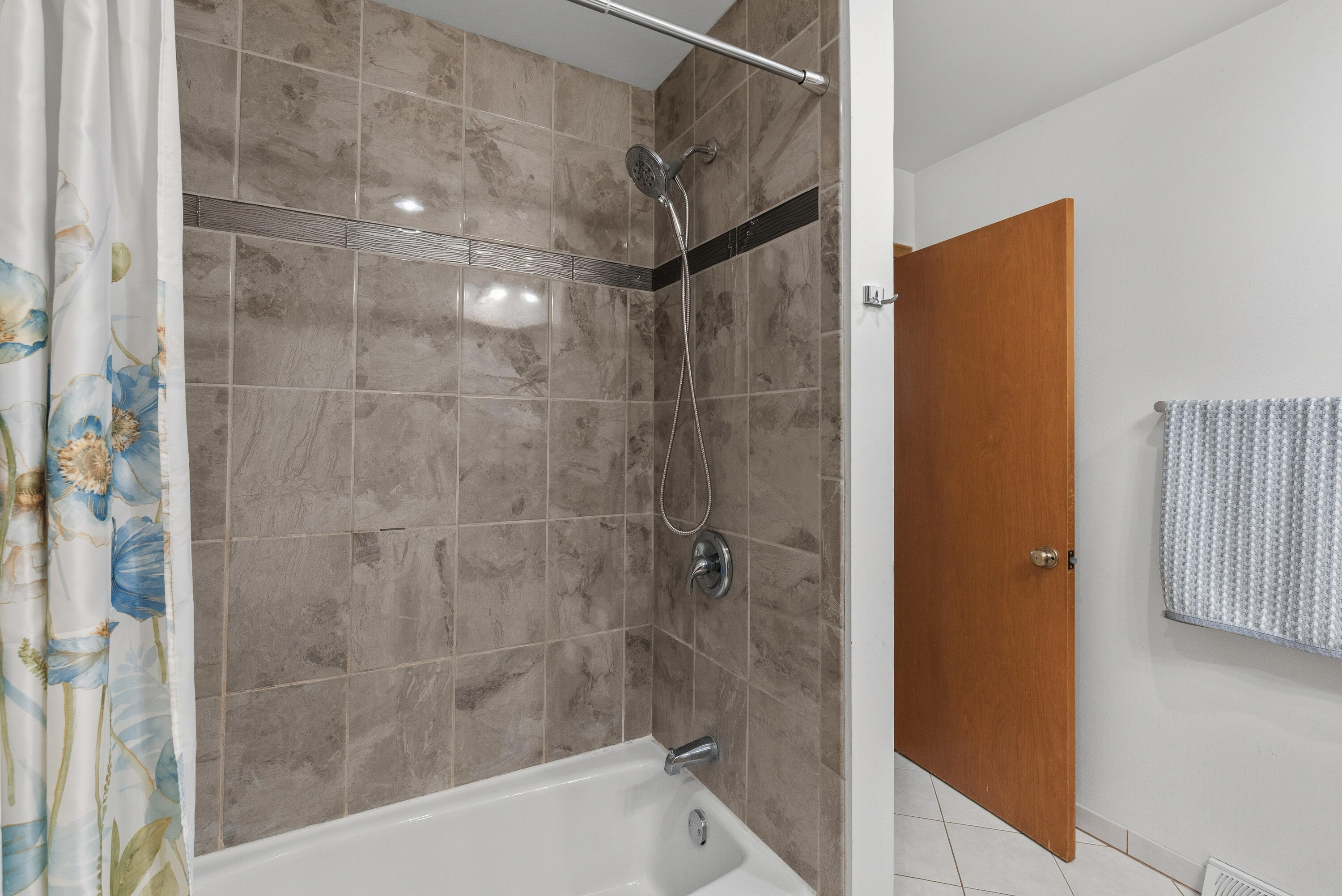 12975 North Colony Drive Mequon, WI 53097 - Photo 26 of 36 Full Bath
