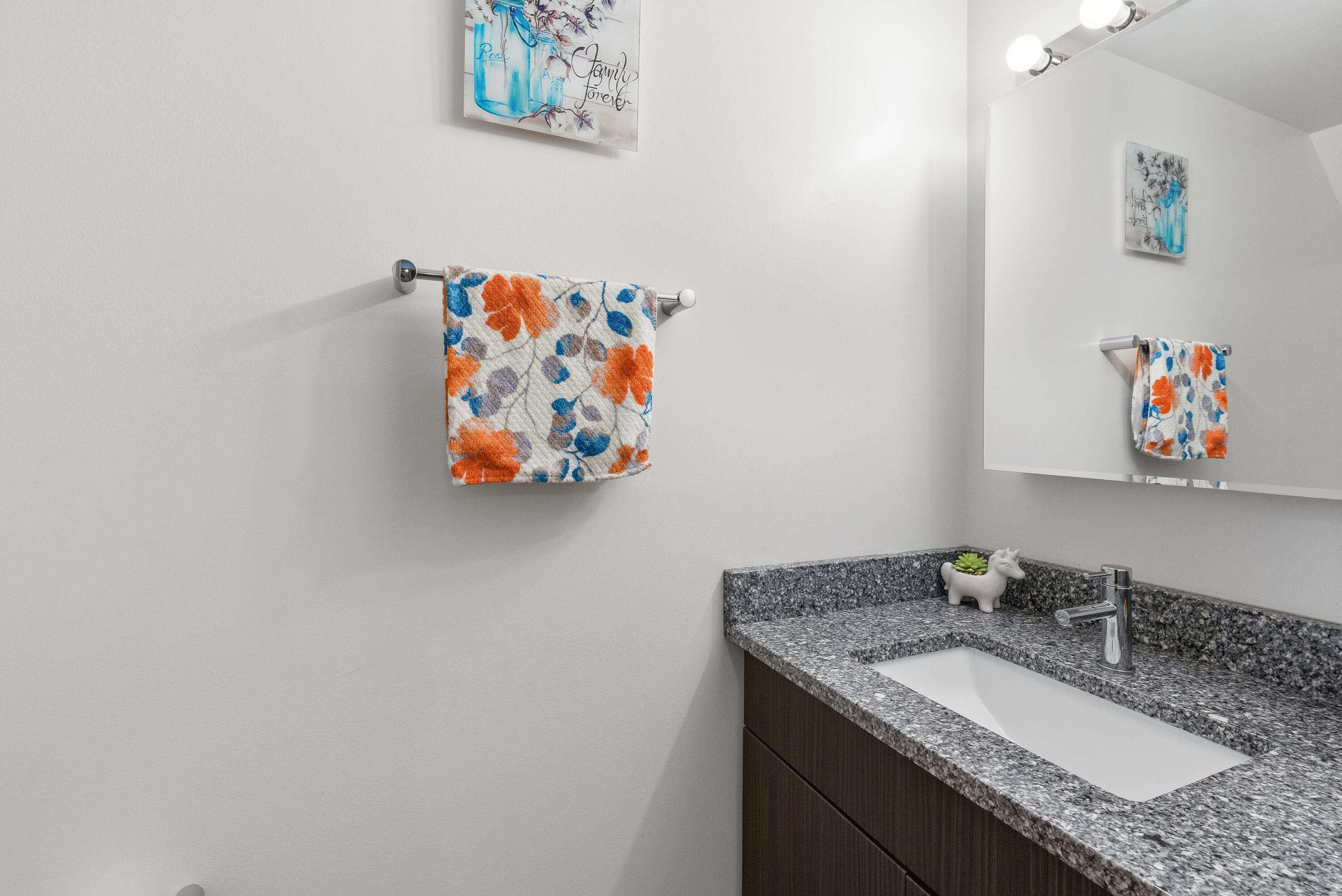 12975 North Colony Drive Mequon, WI 53097 - Photo 6 of 36 Half Bath