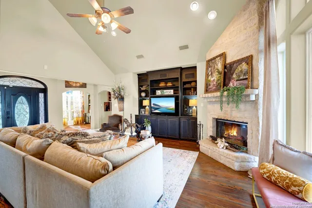 $875,000 | 1409 Woodland Court, Hondo, TX 78861