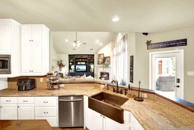 $875,000 | 1409 Woodland Court, Hondo, TX 78861