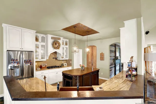 $875,000 | 1409 Woodland Court, Hondo, TX 78861