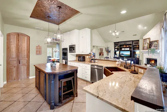 $875,000 | 1409 Woodland Court, Hondo, TX 78861