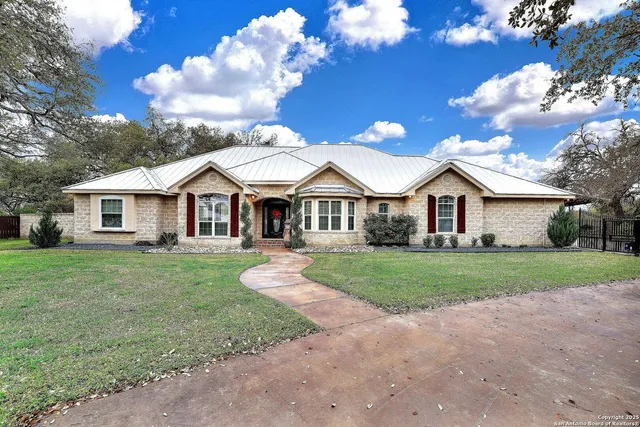 $875,000 | 1409 Woodland Court, Hondo, TX 78861