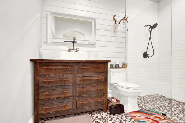 $875,000 | 1409 Woodland Court, Hondo, TX 78861