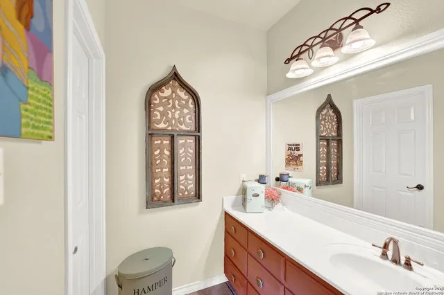 $875,000 | 1409 Woodland Court, Hondo, TX 78861