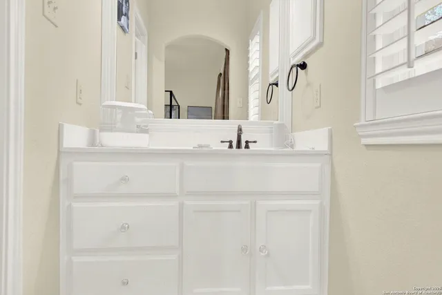 $875,000 | 1409 Woodland Court, Hondo, TX 78861