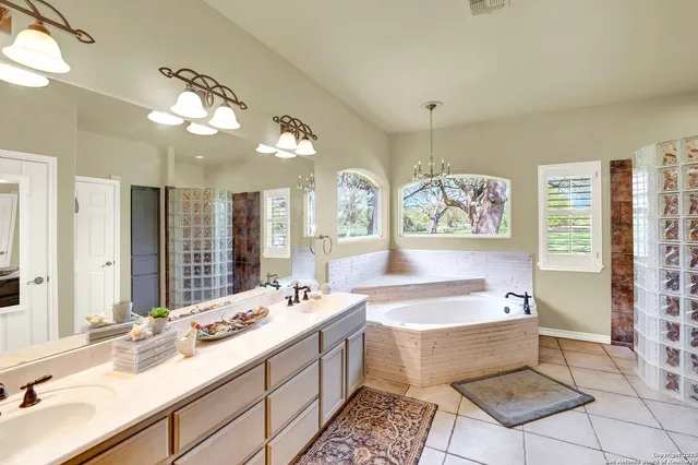 $875,000 | 1409 Woodland Court, Hondo, TX 78861