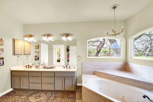 $875,000 | 1409 Woodland Court, Hondo, TX 78861