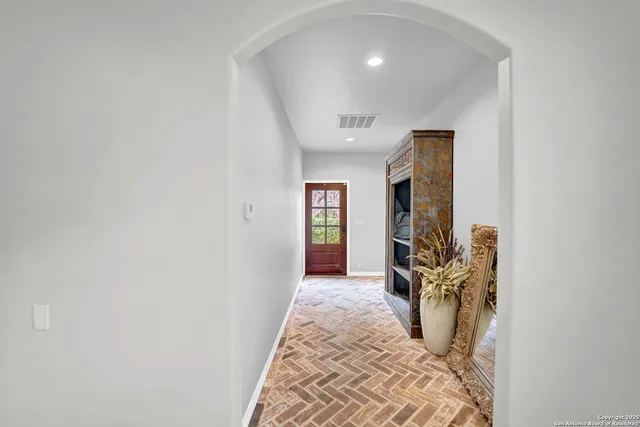 $875,000 | 1409 Woodland Court, Hondo, TX 78861