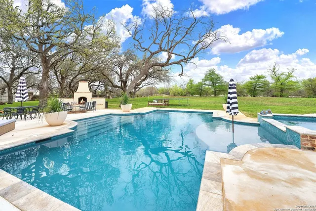 $875,000 | 1409 Woodland Court, Hondo, TX 78861