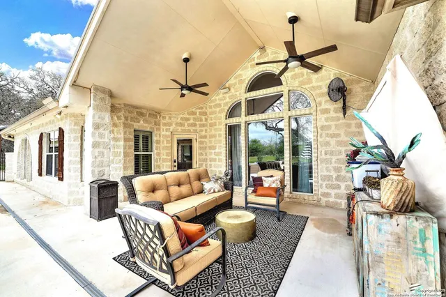 $875,000 | 1409 Woodland Court, Hondo, TX 78861