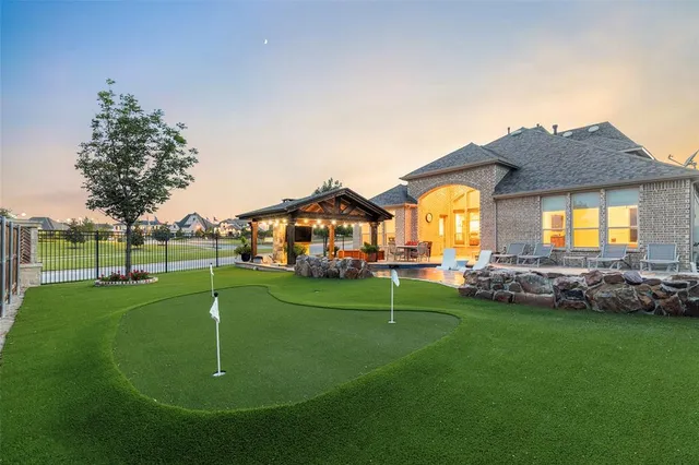 a view of a house with a backyard