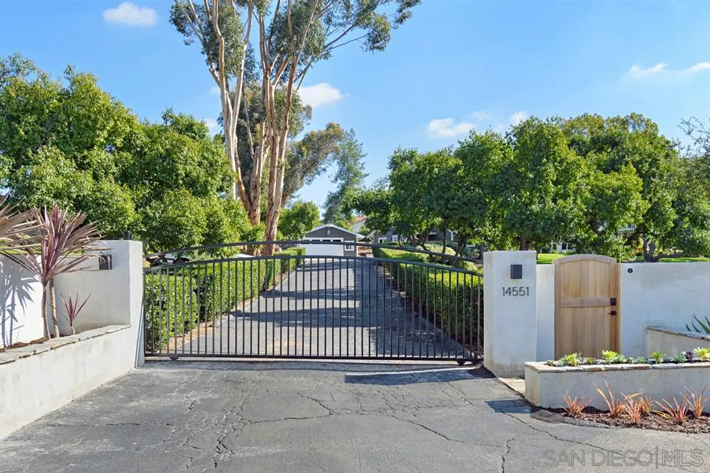 14551 Oak Meadow Road Valley Center, CA 92082 - Photo 2 of 25 Gallery Image 2