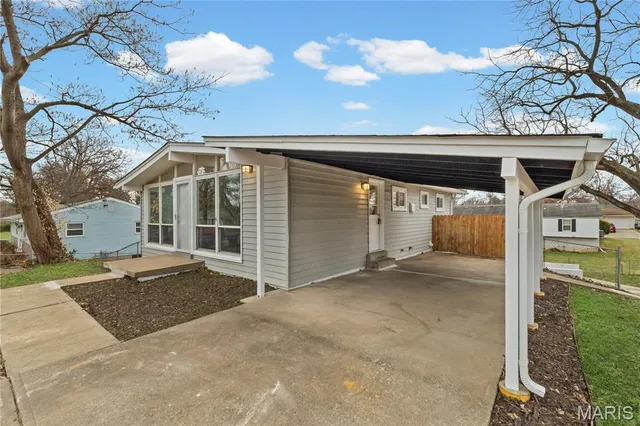 $263,000 | 6 Mound Drive, St. Peters, MO 63376