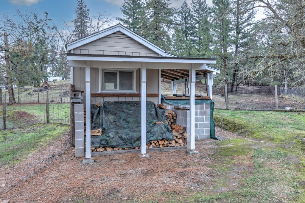 2749 Robertson Bridge Road Grants Pass, OR 97526 - Photo 26 of 59 2749RobertsonBr-26