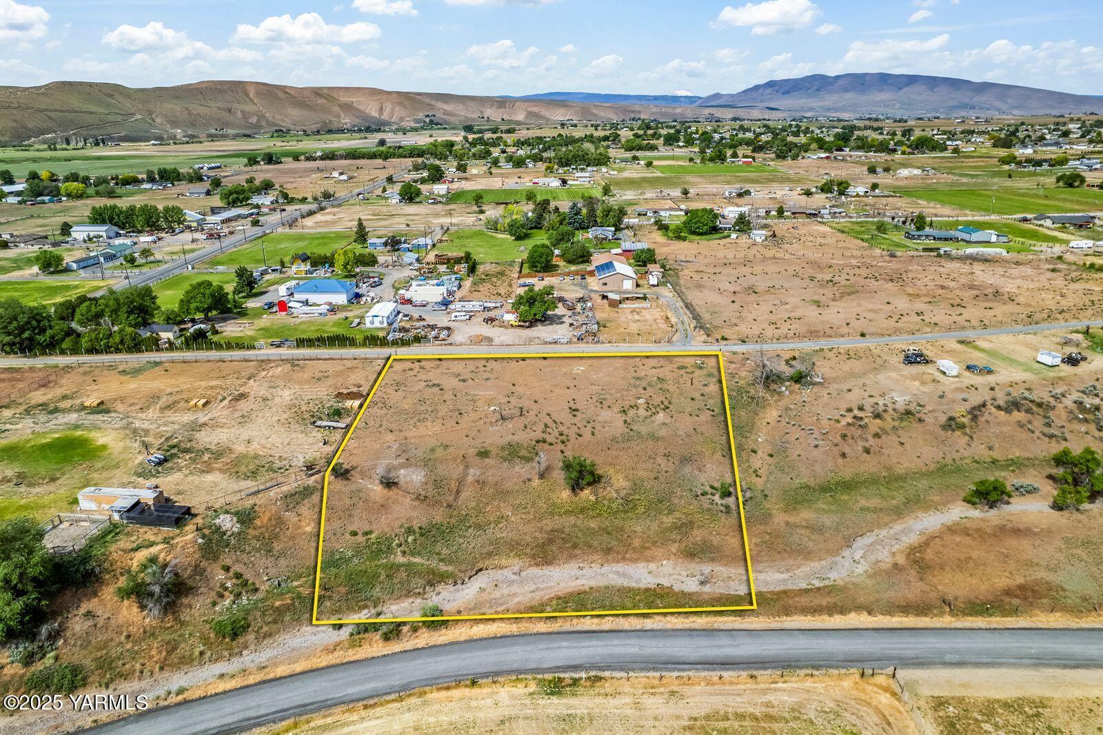 1335 Gibson Road Selah, WA 98942 - Photo 5 of 11 1335 Gibson Rd