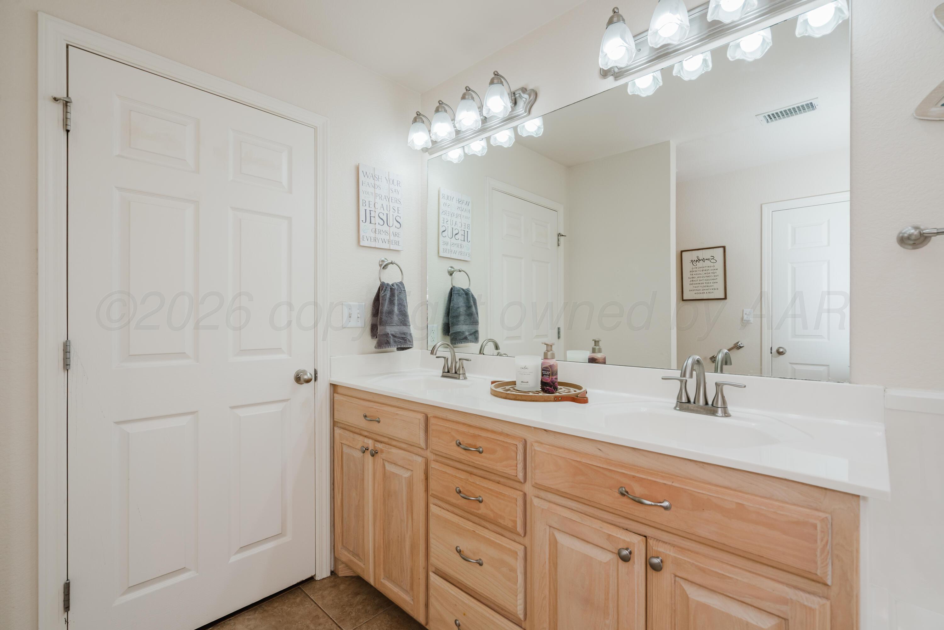 6314 Roadrunner Court Amarillo, TX 79119 - Photo 23 of 36 Primary Bath View 2