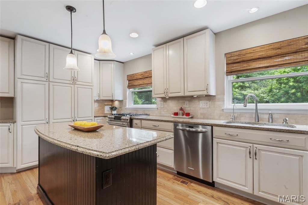 38 Ridgepoint Drive Chesterfield, MO 63017 - Photo 15 of 67