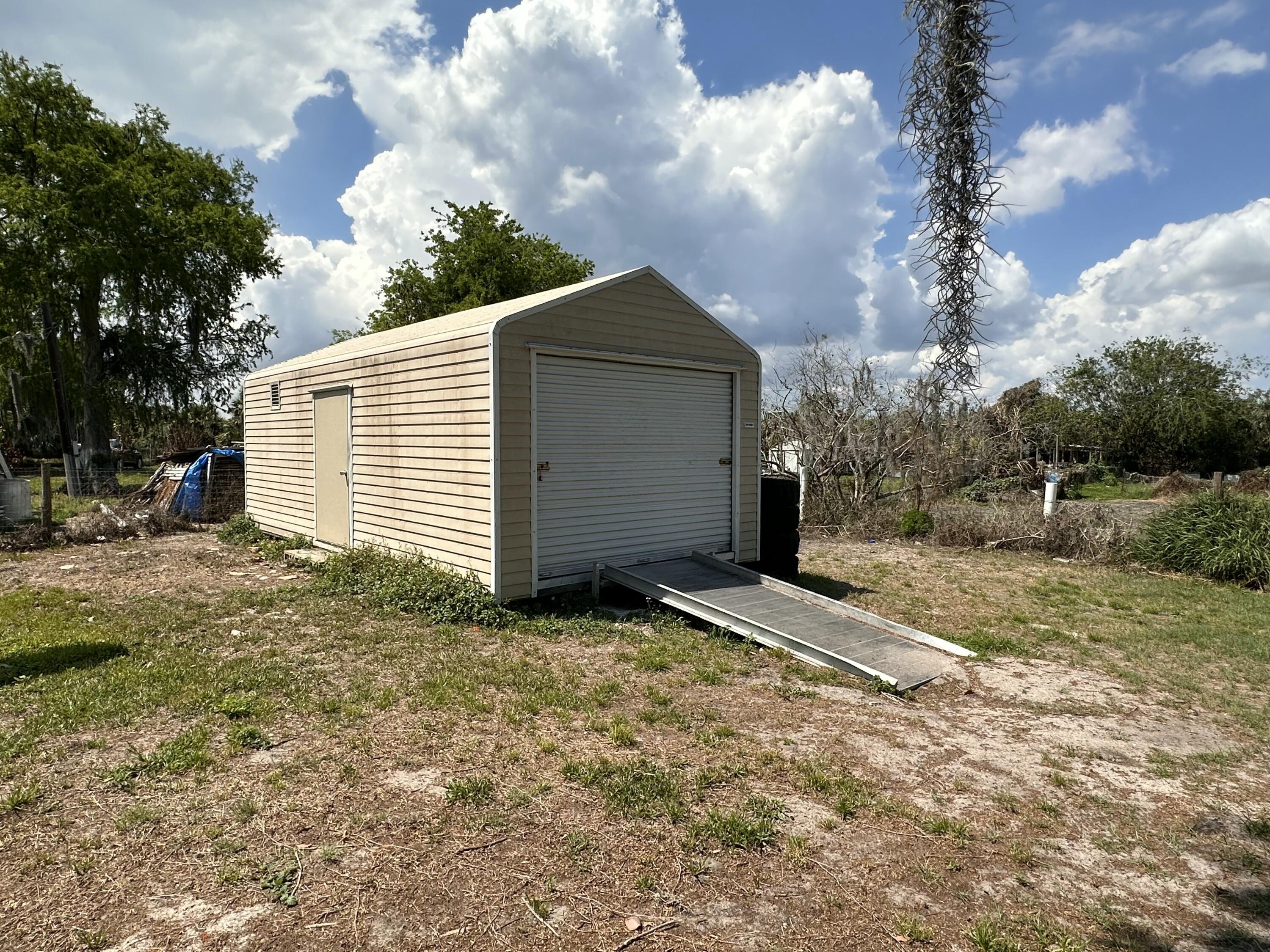 14455 Highway 78 Okeechobee, FL 34974 - Photo 13 of 14 a view of a backyard