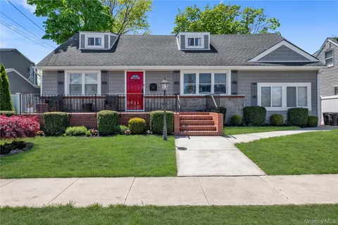 $849,000 | 14 Southard Drive, Island Park, NY 11558