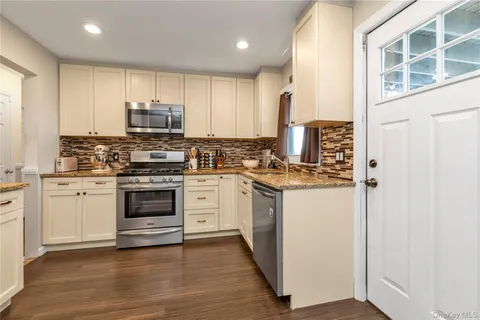 $849,000 | 14 Southard Drive, Island Park, NY 11558