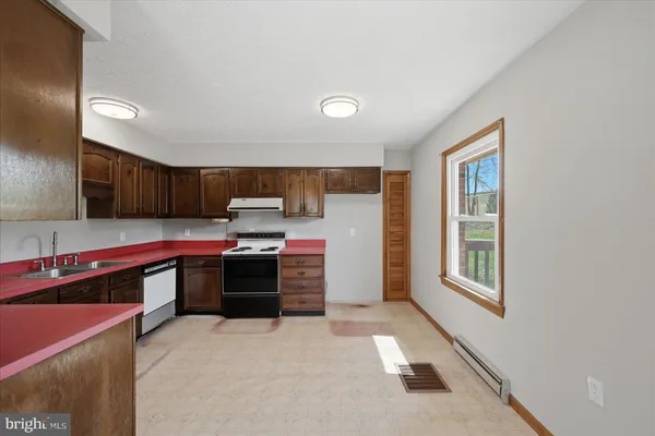 $425,000 | 2863 Christian Church Road, High View, WV 26808