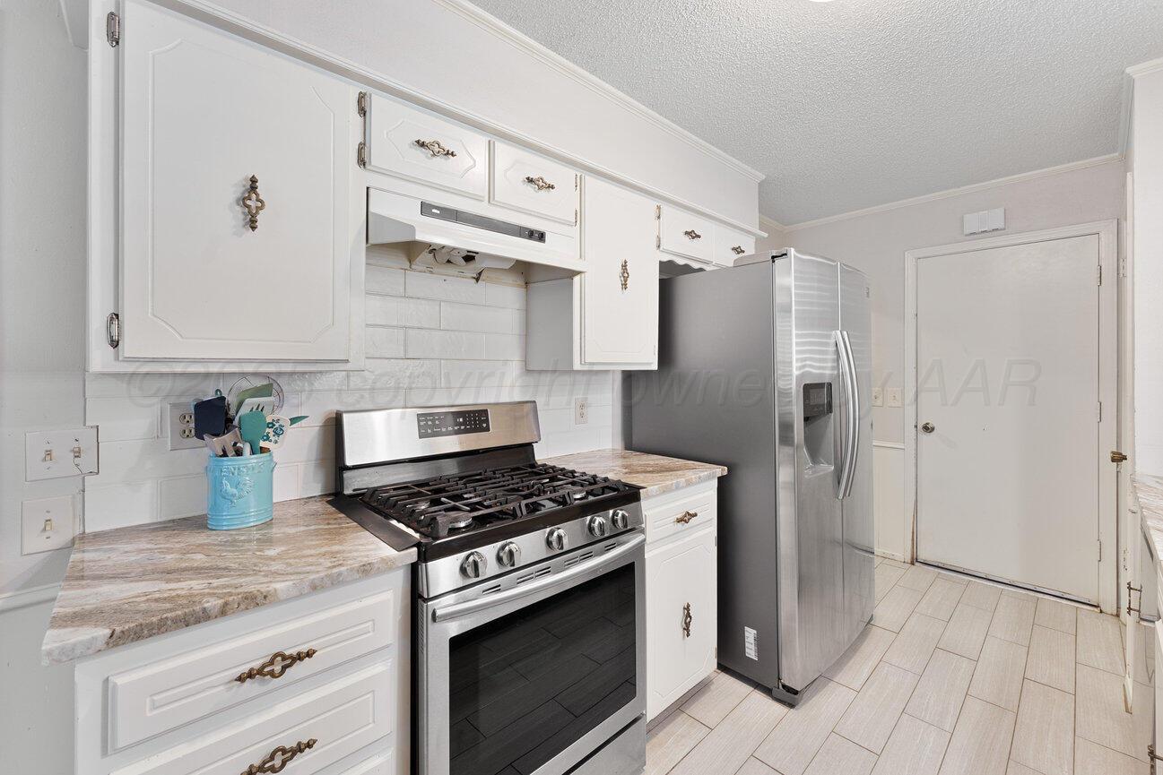 5213 Leigh Avenue Amarillo, TX 79110 - Photo 8 of 30 Kitchen