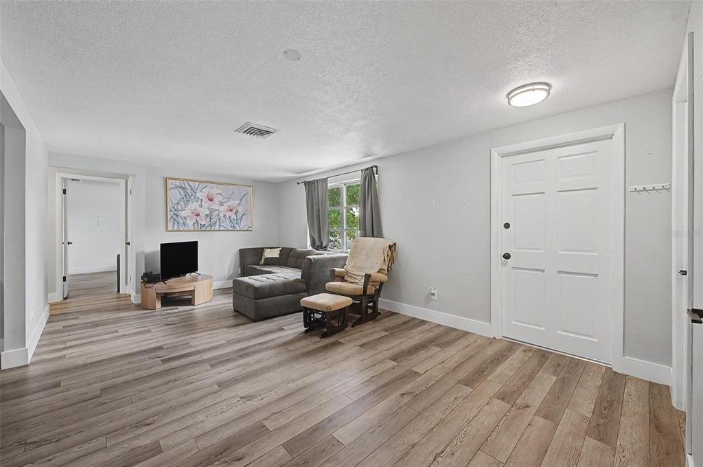 11592 110th Terrace Largo, FL 33778 - Photo 4 of 29