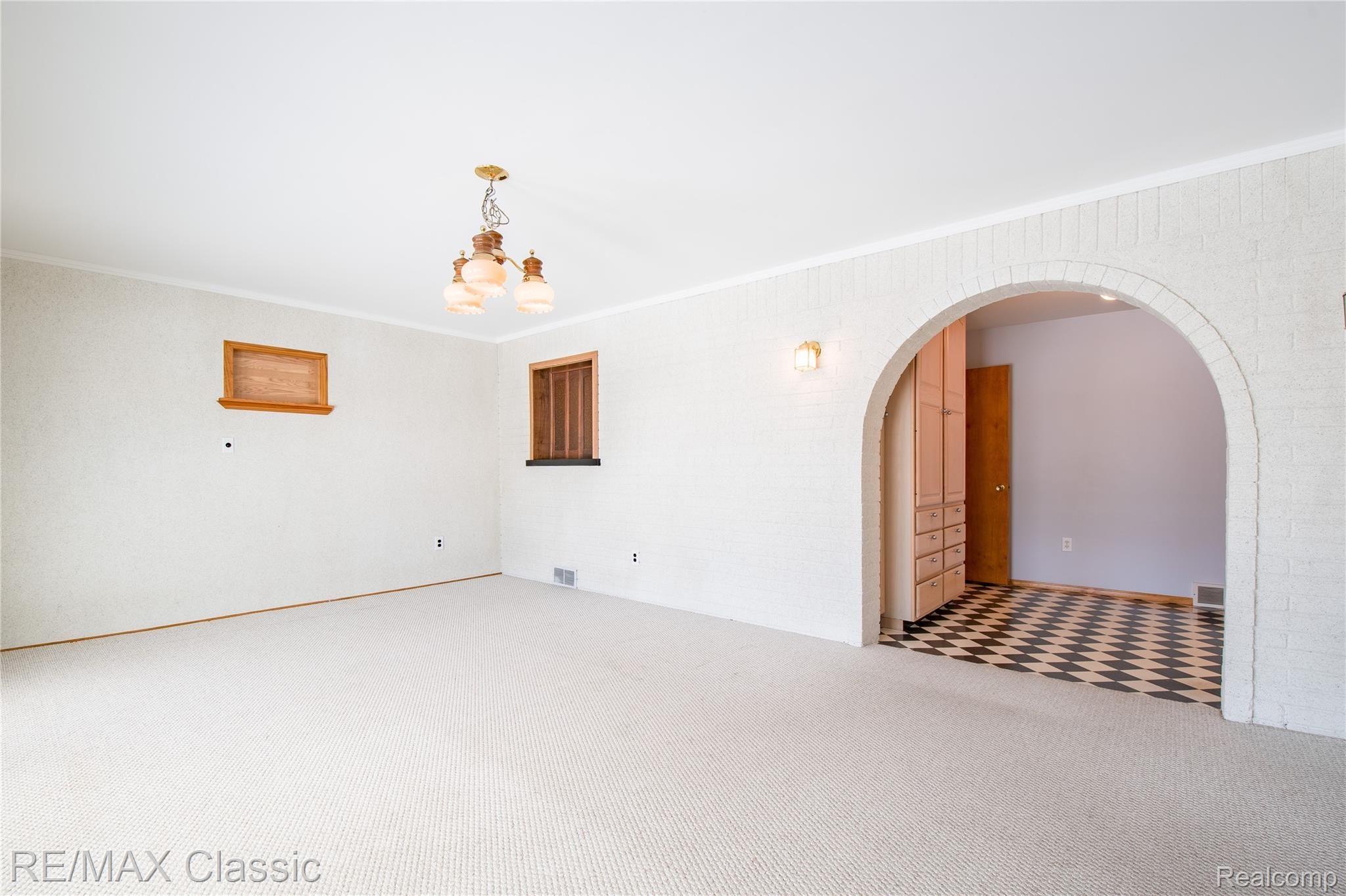 16188 Wayne Road Livonia, MI 48154 - Photo 10 of 22 16188 Wayne Road HDR24.jpg