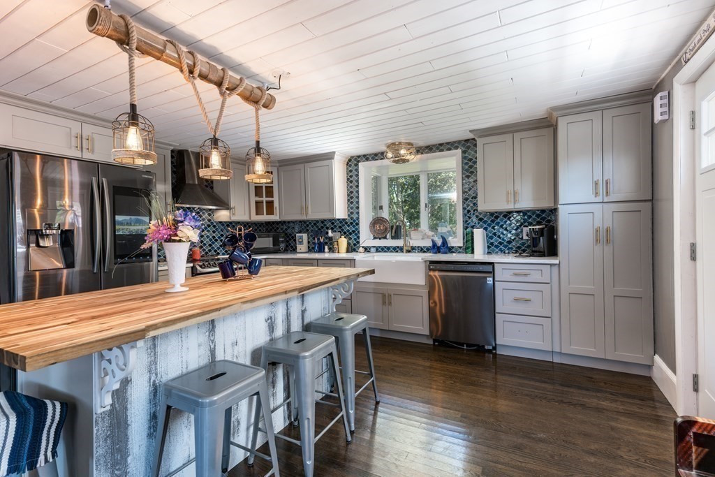283 Sconticut Neck Road Fairhaven, MA 02719 - Photo 12 of 33 Gallery Image 12