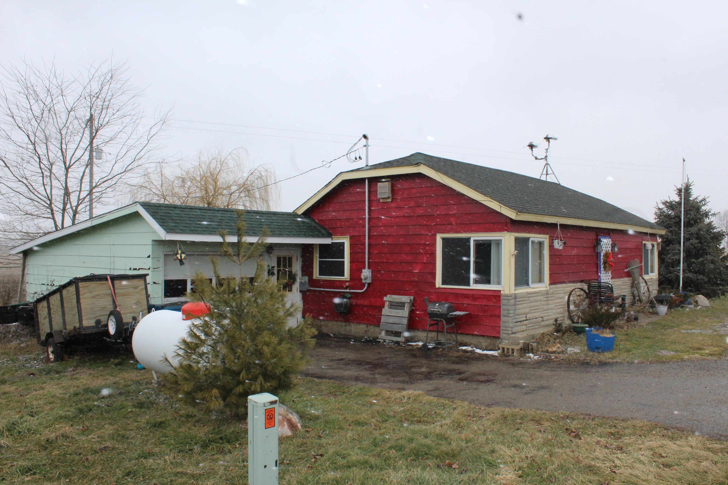194 Stringtown Road Quincy, MI 49082 - Photo 2 of 32 IMG_5638
