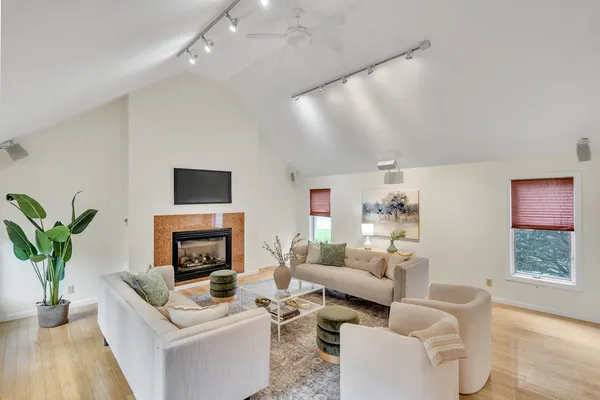$1,999,000 | 829 Chestnut Street, Newton, MA 02468