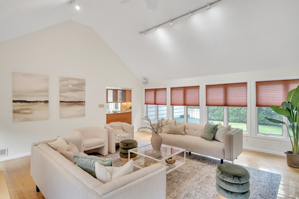 829 Chestnut Street Newton, MA 02468 - Photo 13 of 36