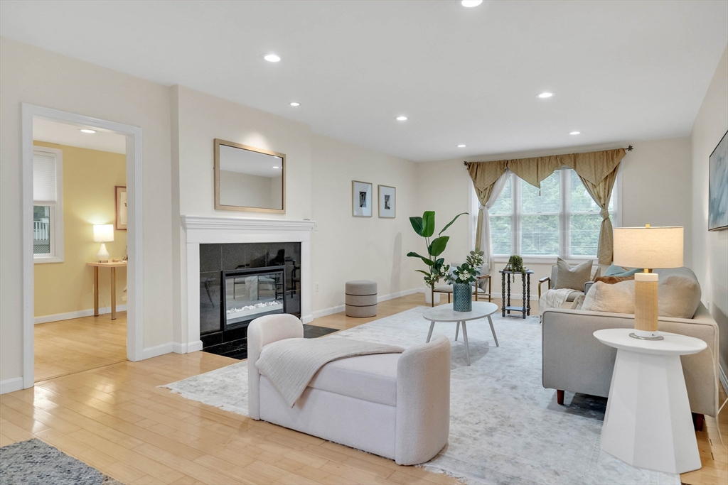 829 Chestnut Street Newton, MA 02468 - Photo 3 of 36