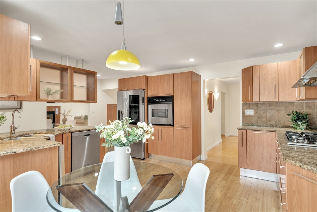 829 Chestnut Street Newton, MA 02468 - Photo 9 of 36