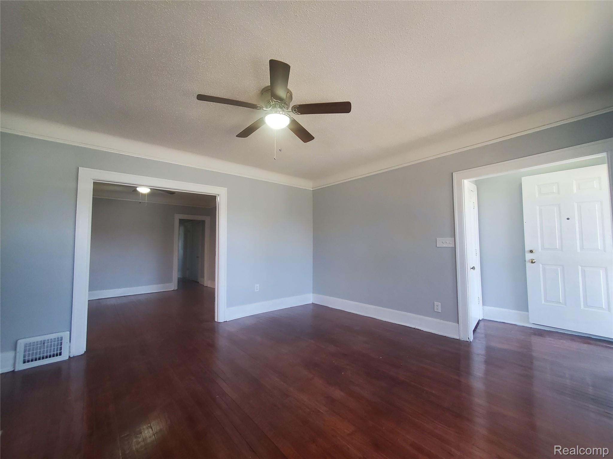 14650 Rutherford Street Detroit, MI 48227 - Photo 6 of 21 Large Living room