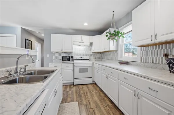 $170,000 | 3308 Tracy Avenue, Kansas City, MO 64109