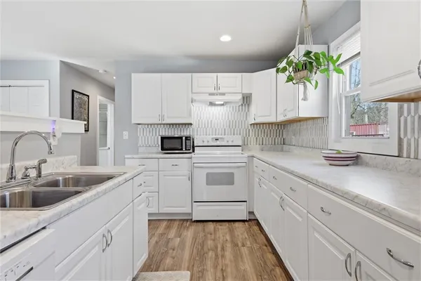 $170,000 | 3308 Tracy Avenue, Kansas City, MO 64109