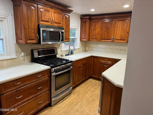 $215,000 | 22 Rugby Road, East Greenbush, NY 12061