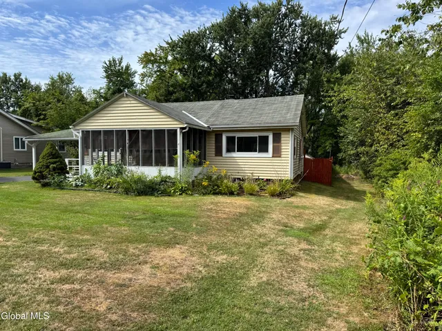 $215,000 | 22 Rugby Road, East Greenbush, NY 12061
