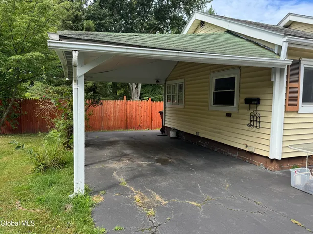 $215,000 | 22 Rugby Road, East Greenbush, NY 12061