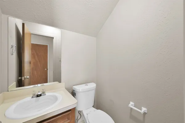 $1,250 | 1603 Hazelwood Street, Unit B, Conroe, TX 77301