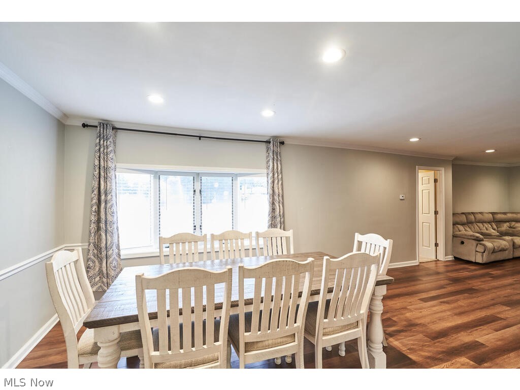 2963 Ridgewood Road Fairlawn, OH 44333 - Photo 6 of 30 Formal dining with bayed window