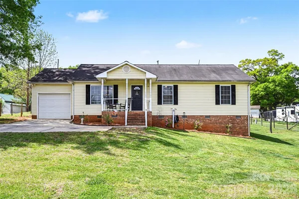 $295,000 | 353 Woodlawn Avenue, Mount Holly, NC 28120