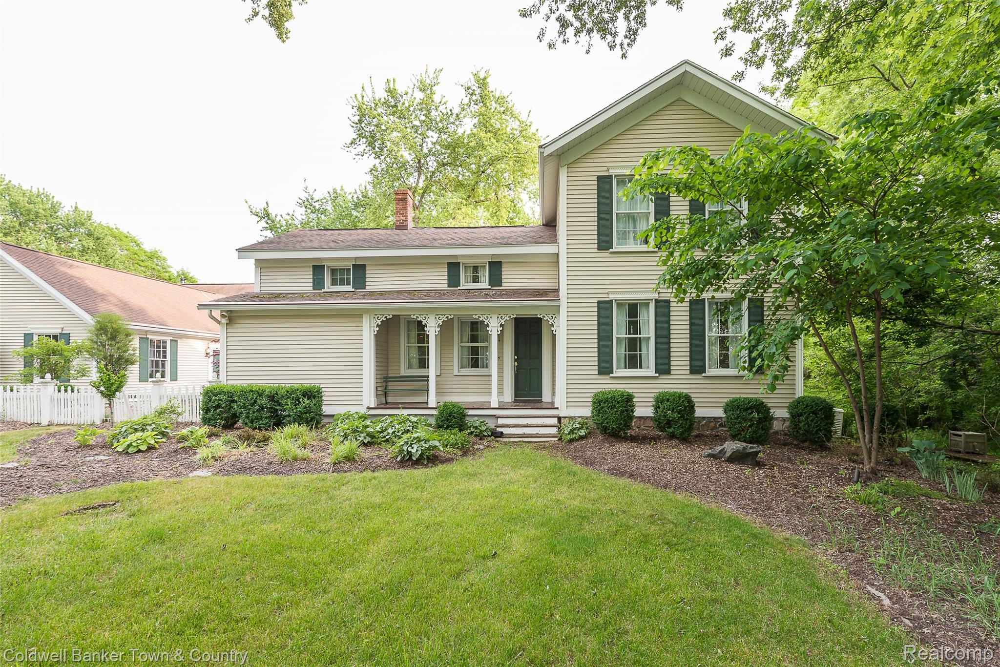 10196 Faussett Road Fenton, MI 48430 - Photo 2 of 75 DSC_4843.jpg