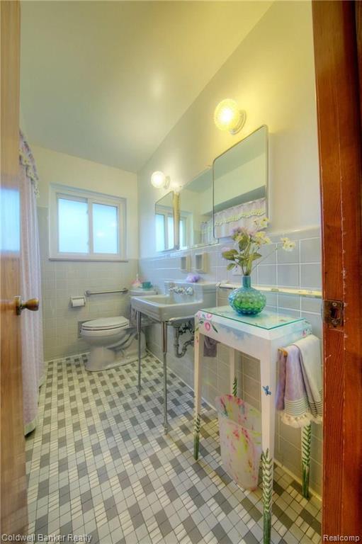 28341 Farmington Road Farmington Hills, MI 48334 - Photo 24 of 35
